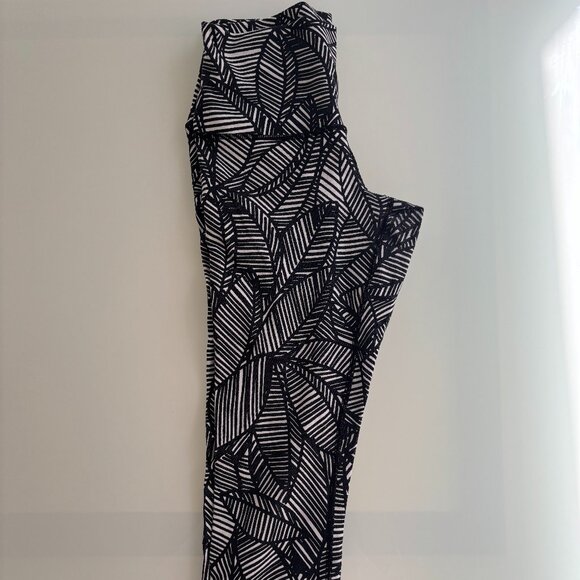 Lululemon Capri Leggings Zebra Design - Picture 2 of 5